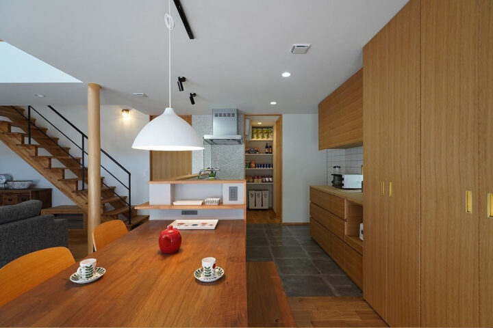 キッチンの動線やパントリーの広さ、造作による収納などは要望のポイント