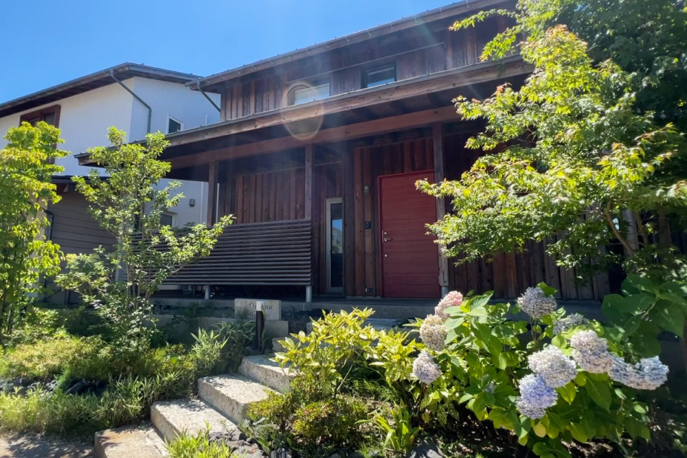 全館空調が最適な温度と湿度を作り出す、自然素材を品良く使ったエコな家