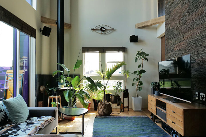 人生を楽しみながら暮らす、3階建てのガレージハウス