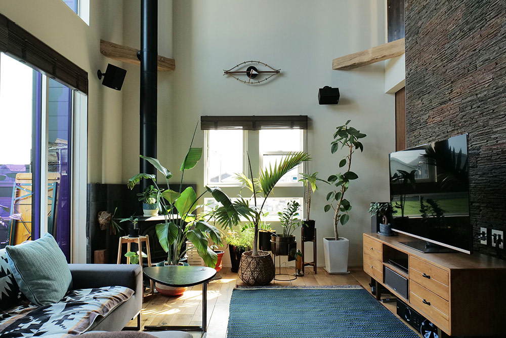 人生を楽しみながら暮らす、3階建てのガレージハウス