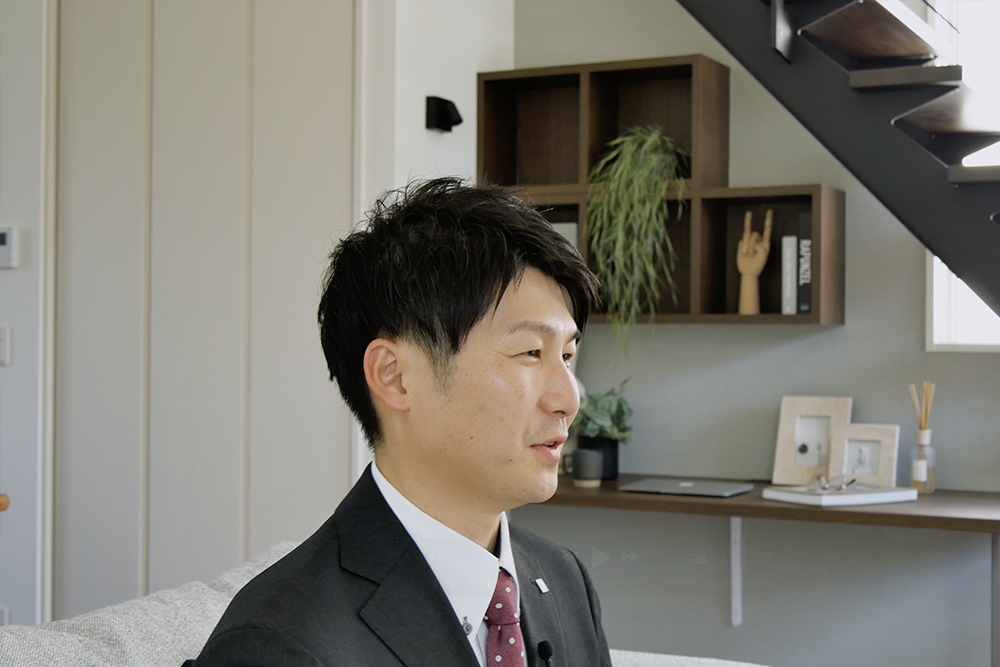 取材に応じていただいたトヨタホーム東京株式会社で販売担当を務める佐々木(ささき)氏