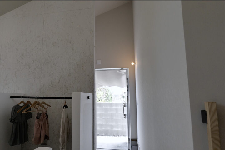 天井高が約3.8mもある玄関