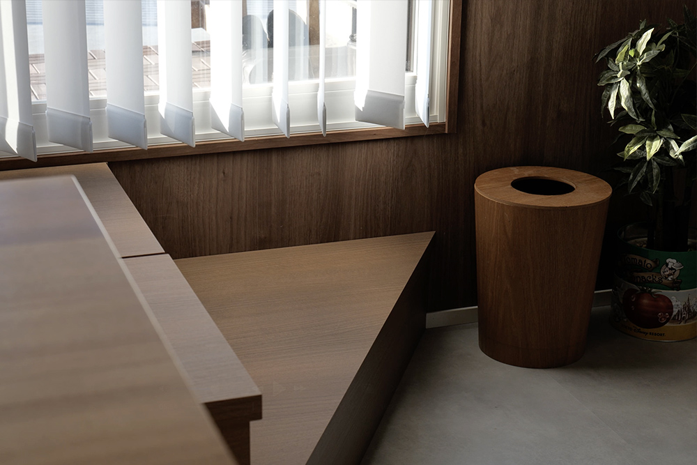 ステップのおかげでバルコニーへの移動もスムーズ