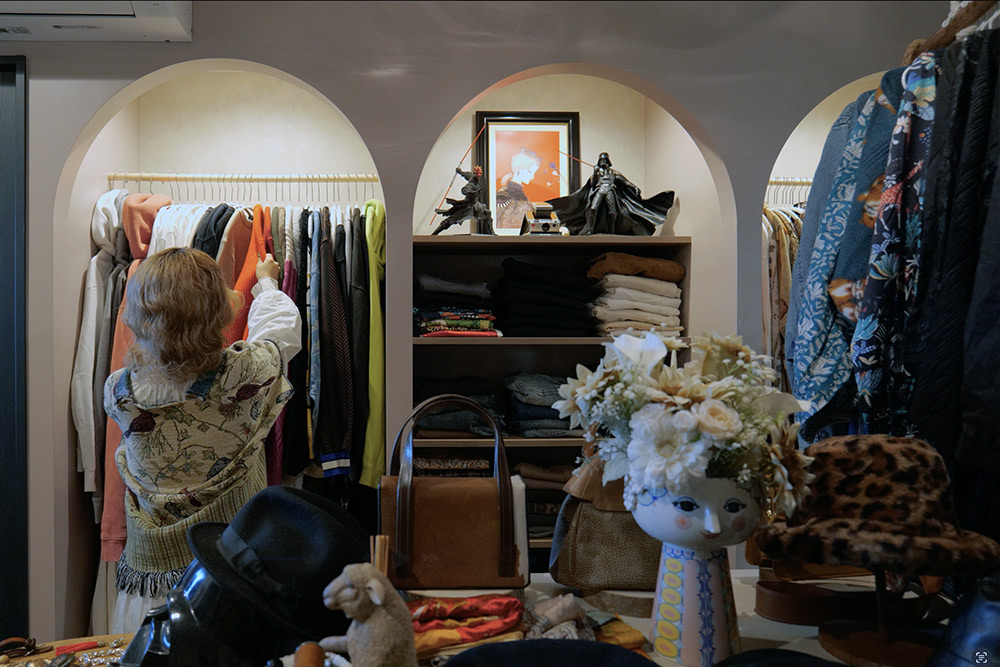 “世界観が完成している”ワードローブ