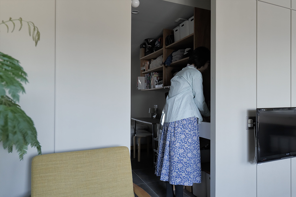 リビングダイニングのすぐ隣に洗面台があるのは便利