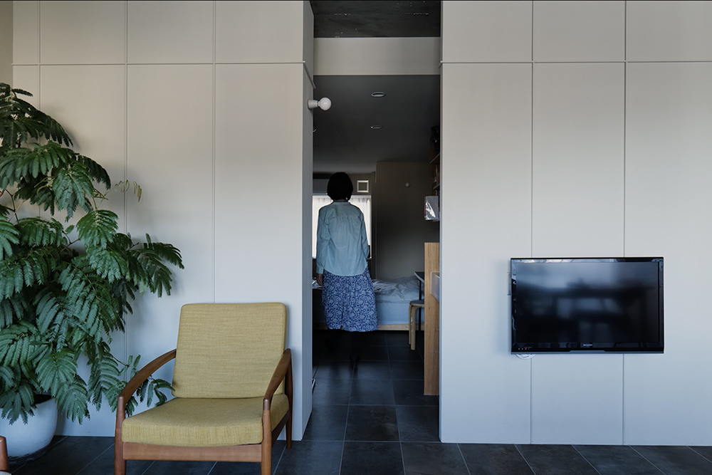 LDKから寝室へ繋がる導線にも仕切りはない